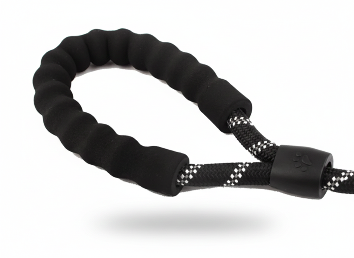 Laisse Chien Robuste avec Poignée Rembourrée – Corde de Traction Réfléchissante Haute Résistance (1.5m / 2m / 3m)